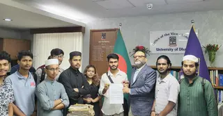 ঢাবিতে পোষ্য কোটা বাতিলের দাবিতে উপাচার্যের কাছে শিক্ষার্থীদের স্মারকলিপি